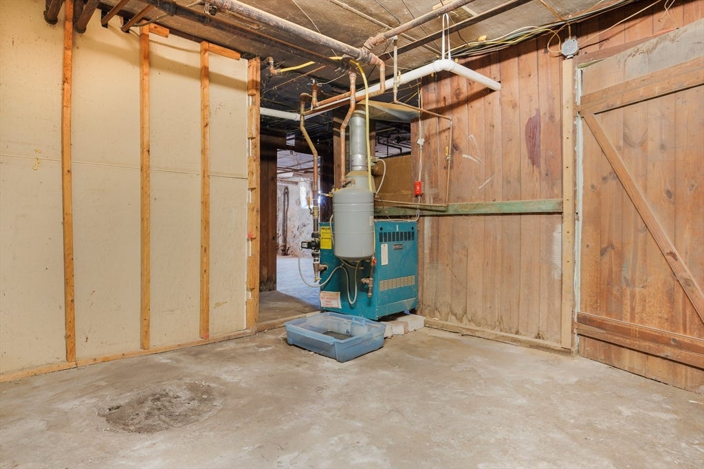 692 Walnut St, Fall River, MA Photo #34