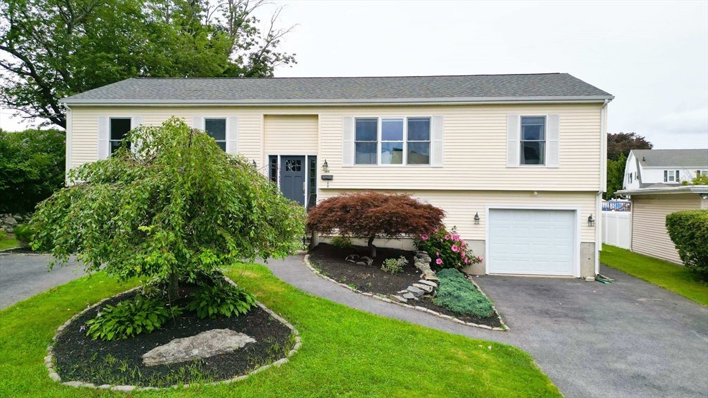 Photo of 360 Perron Ave, Somerset, MA