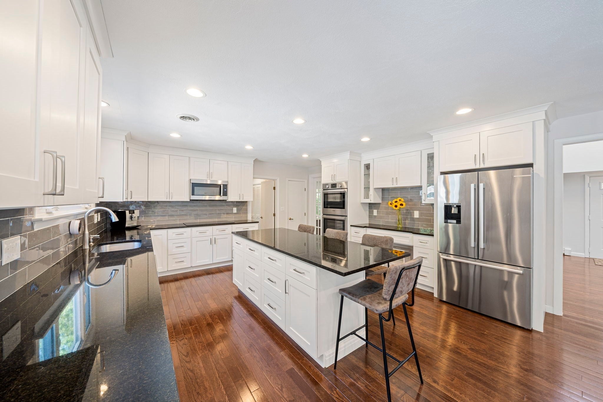 42 Magnolia Rd, Sharon, MA Photo #3