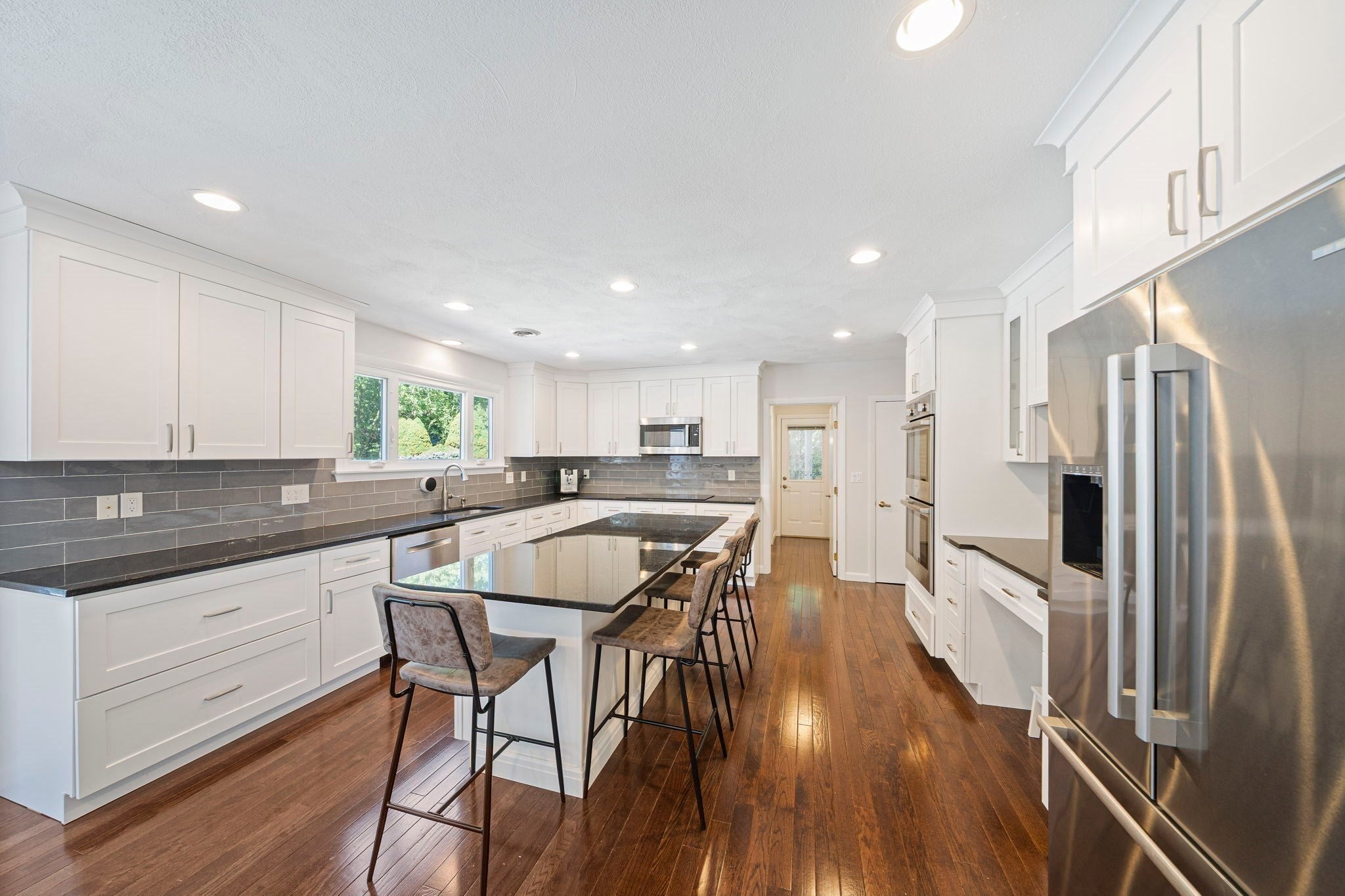 42 Magnolia Rd, Sharon, MA Photo #2
