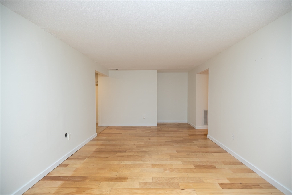 60 Shrewsbury Green Dr B