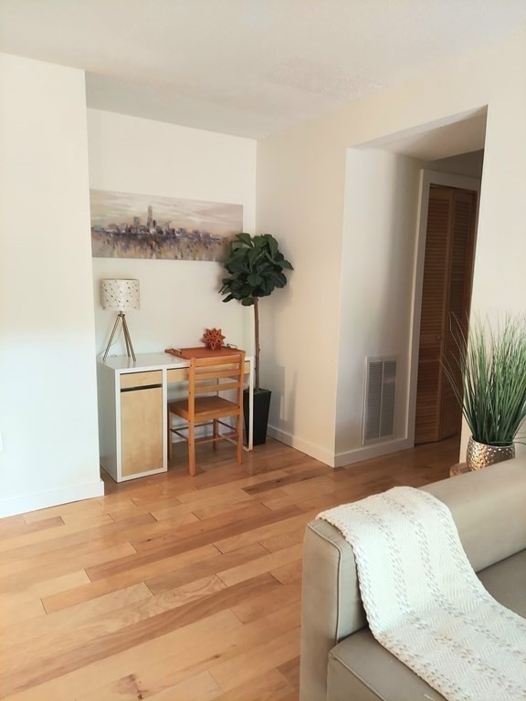 60 Shrewsbury Green Dr B