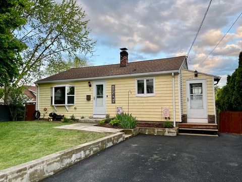 26 Lakeview St Blackstone MA 01504