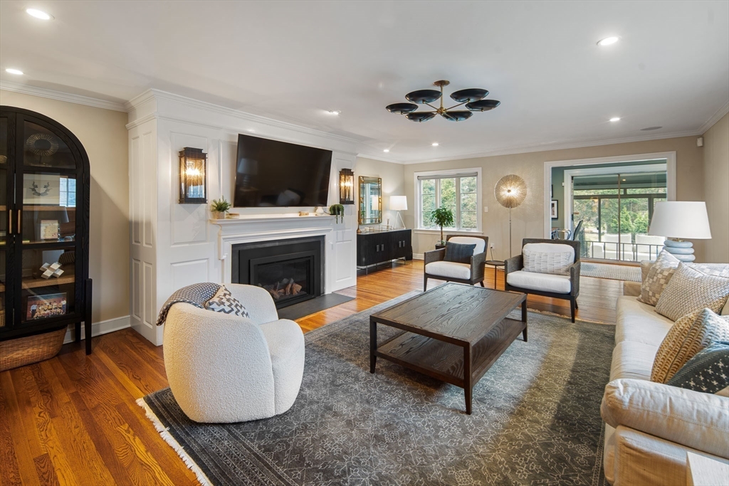 2 Edgewater Place