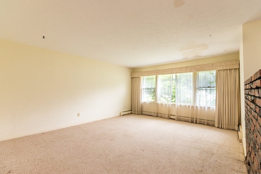 120 Holly Rd