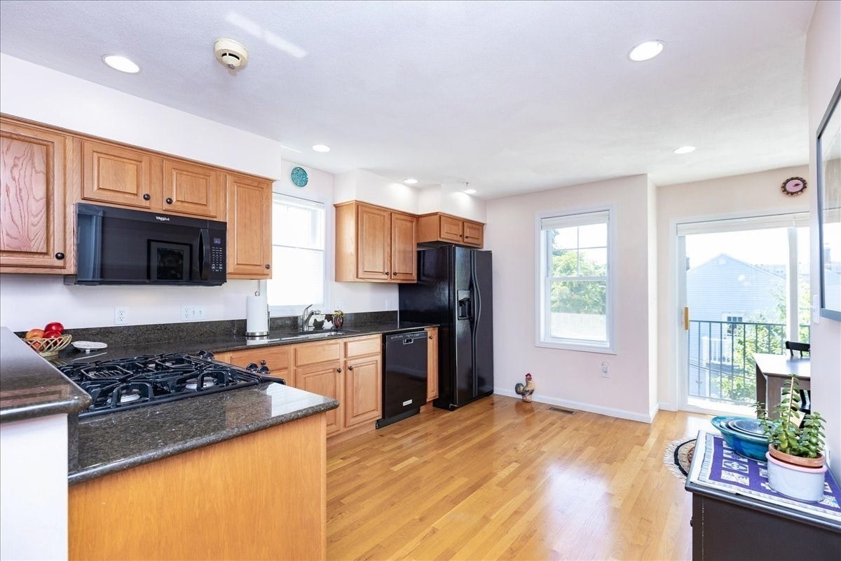 14-1/2 Roundy St #4, Beverly, MA, 14-1/2 Roundy St #4, Beverly, MA Photo #4