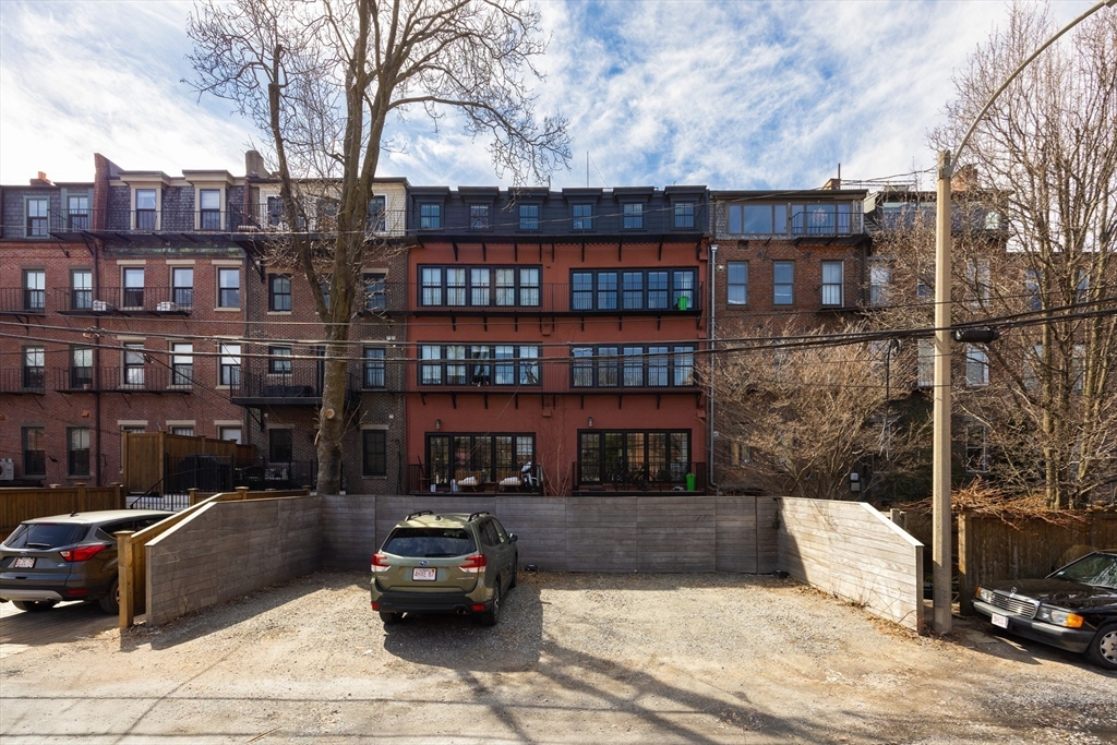 211 W Springfield Street