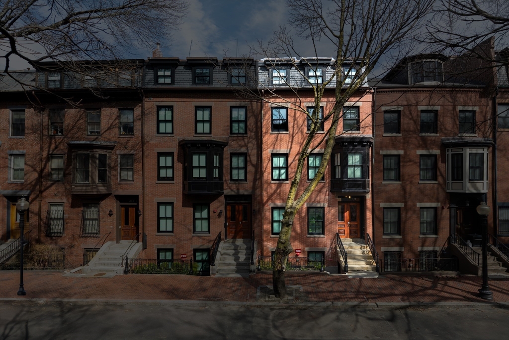 211 W Springfield Street