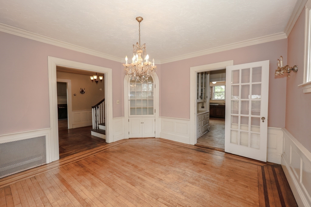 8 Crescent Hts