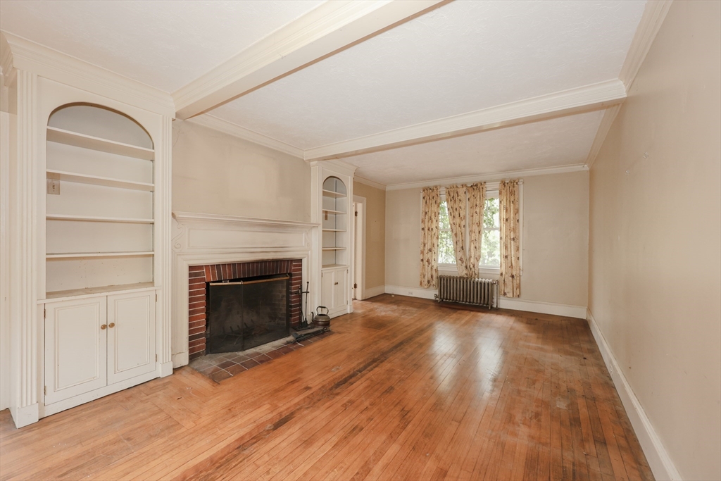 8 Crescent Hts