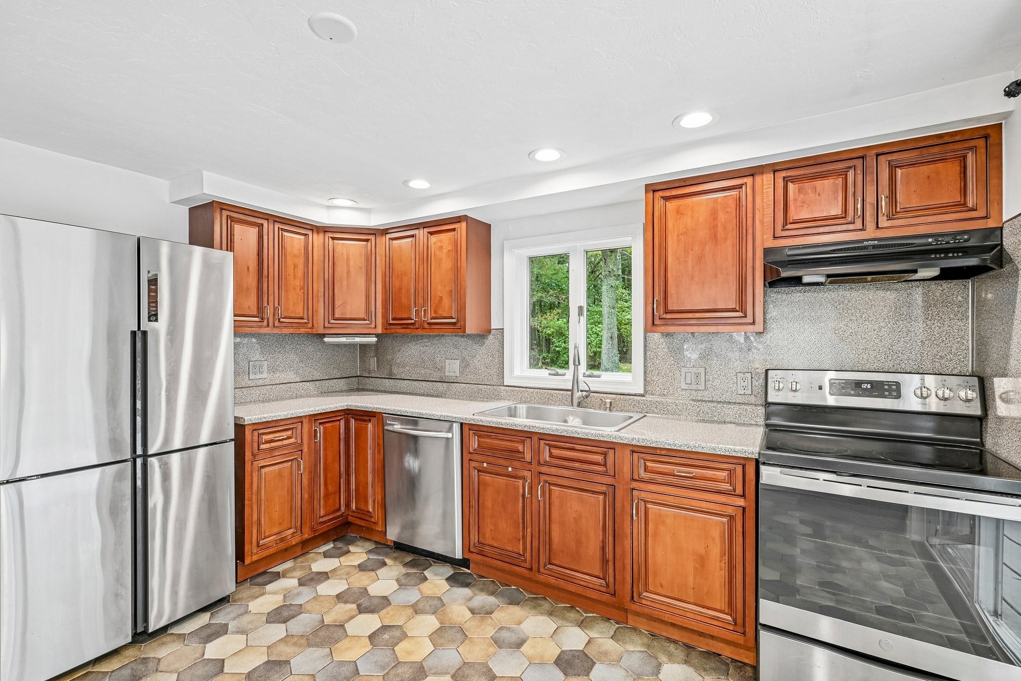 18 Eleanor Rd, Walpole, MA, 18 Eleanor Rd, Walpole, MA Photo #15