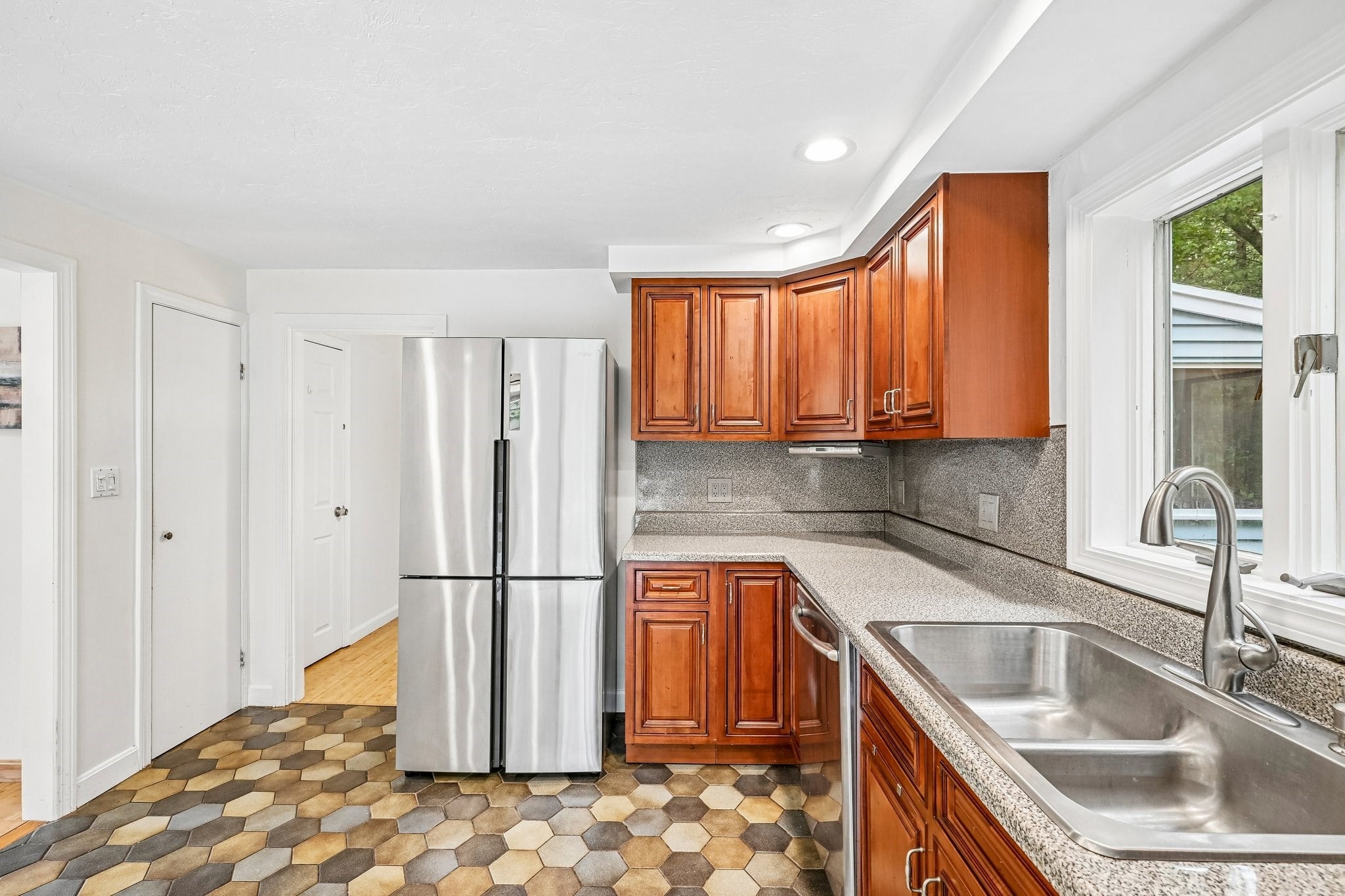 18 Eleanor Rd, Walpole, MA, 18 Eleanor Rd, Walpole, MA Photo #13