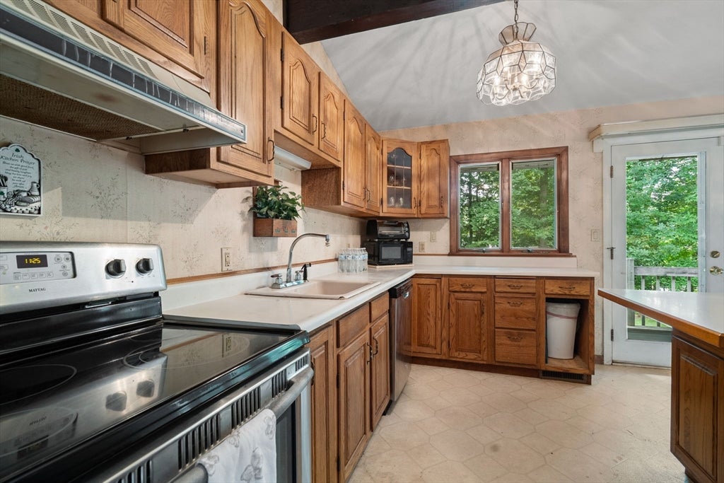 11 Saint Marys Rd, Burlington, MA, 11 Saint Marys Rd, Burlington, MA Photo #14