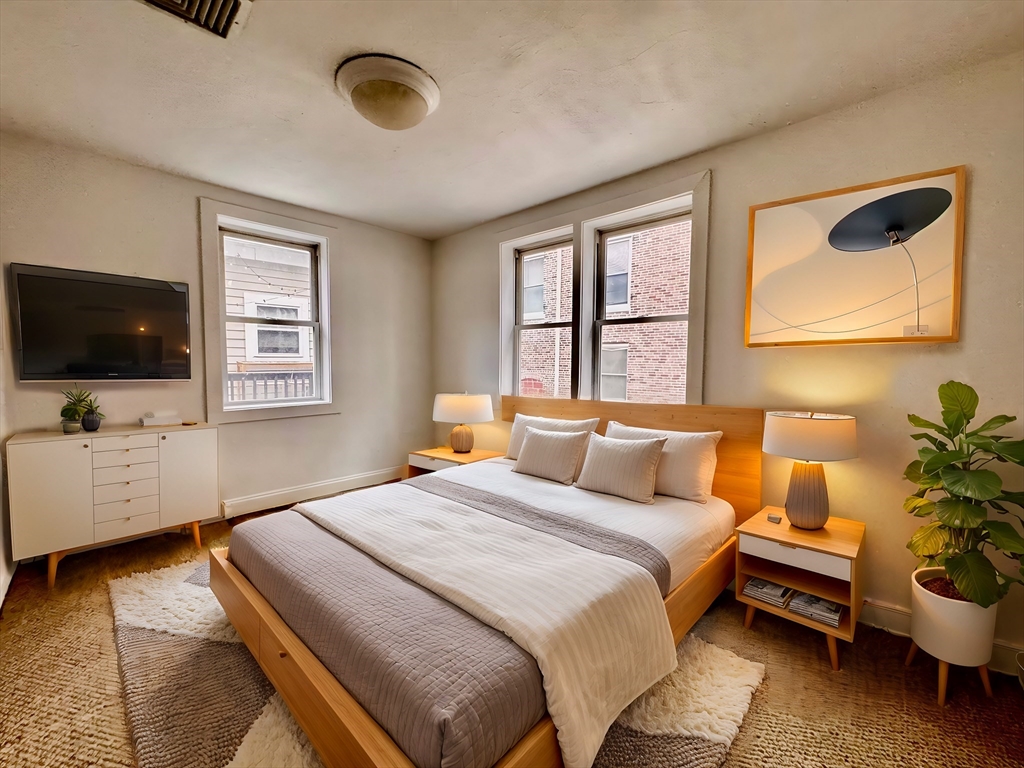 122 W 7th Street B