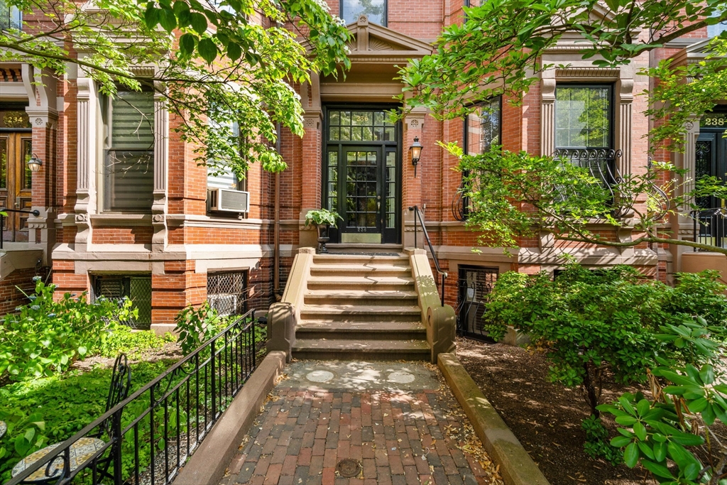 236 Marlborough St 1