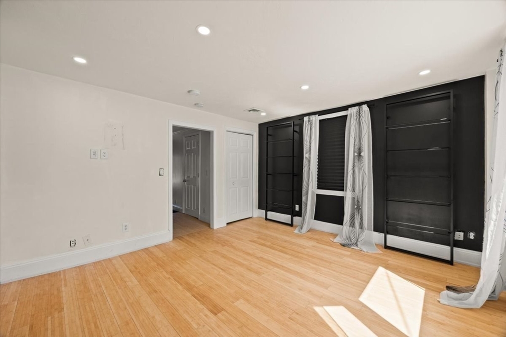 69 Front St
