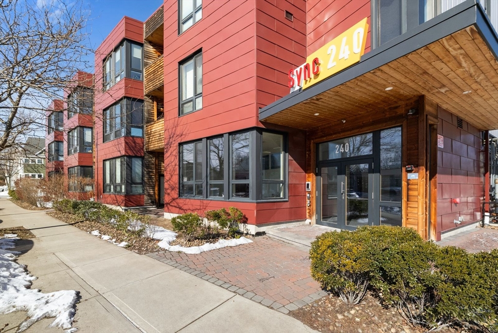 240 Salem St 3B