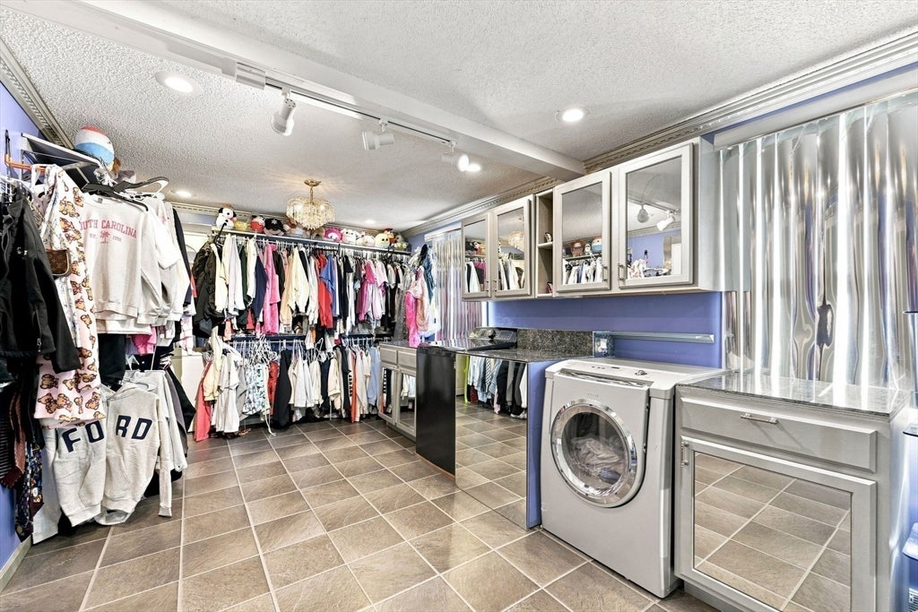 688 S West St, Agawam, MA, 688 S West St, Agawam, MA Photo #40