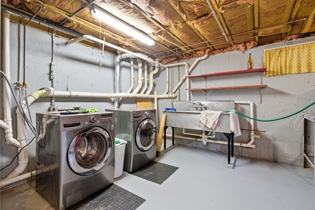 Medford, Massachusetts 02155, United States, 2 Bedrooms Bedrooms, ,2 BathroomsBathrooms,Residential,Contingent,211510