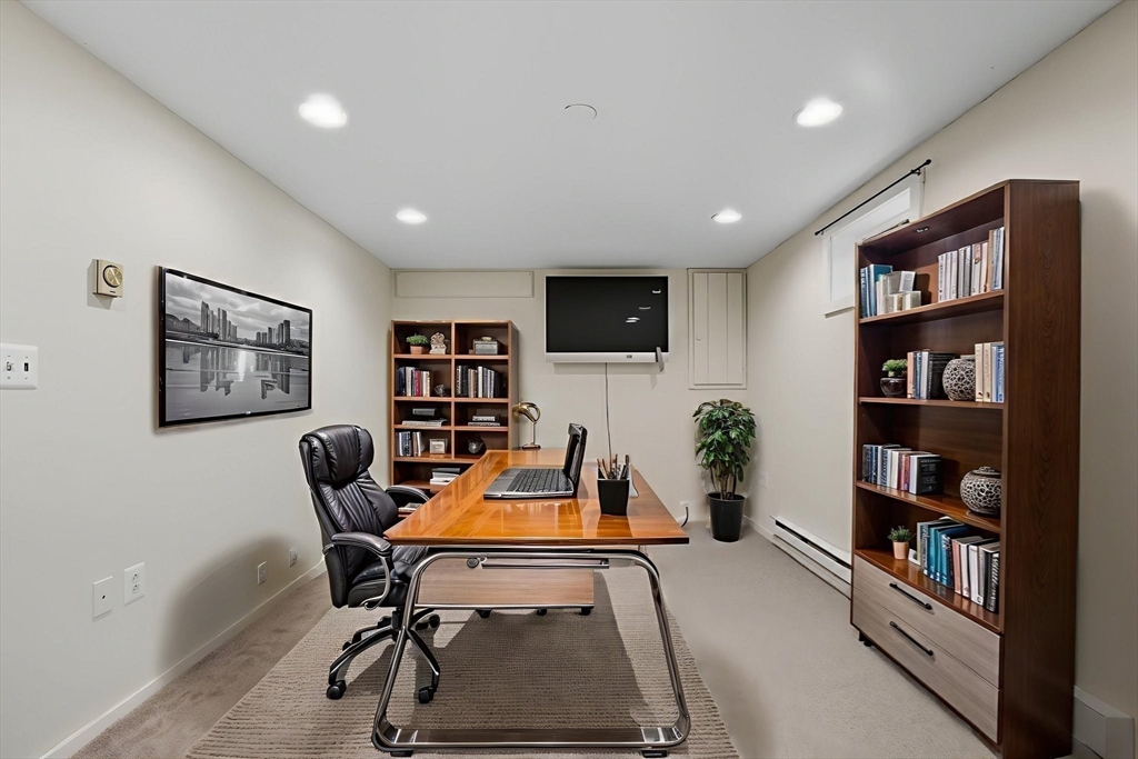 Medford, Massachusetts 02155, United States, 2 Bedrooms Bedrooms, ,2 BathroomsBathrooms,Residential,Contingent,211510