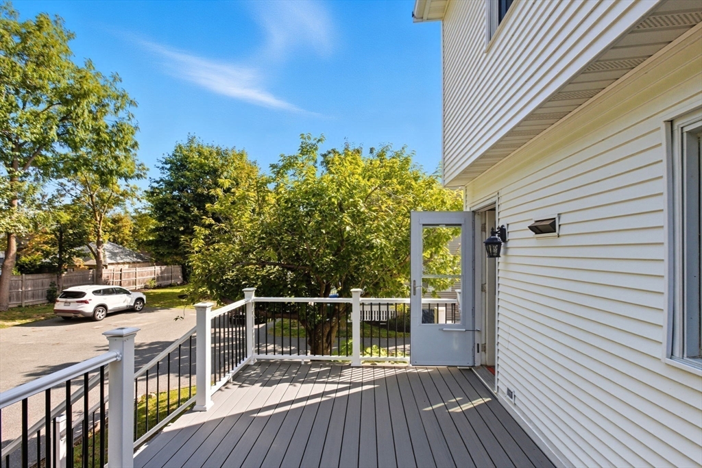 Medford, Massachusetts 02155, United States, 2 Bedrooms Bedrooms, ,2 BathroomsBathrooms,Residential,Contingent,211510