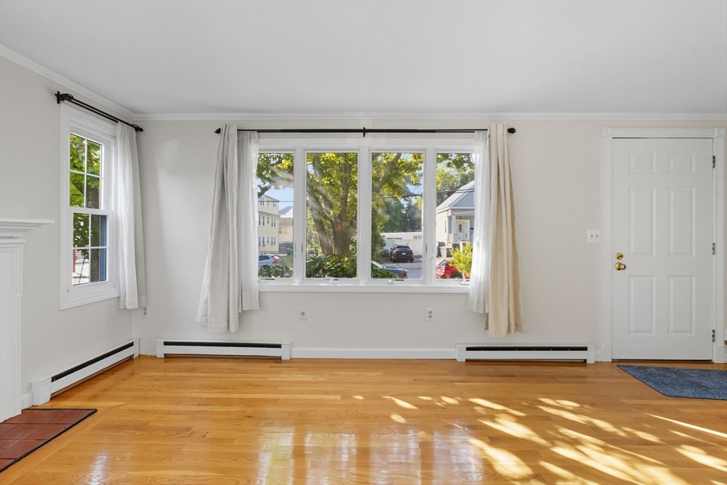 Medford, Massachusetts 02155, United States, 2 Bedrooms Bedrooms, ,2 BathroomsBathrooms,Residential,Contingent,211510