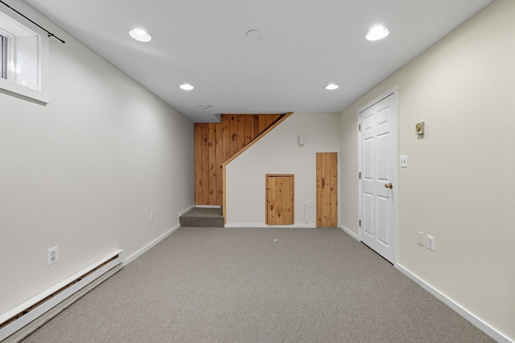 Medford, Massachusetts 02155, United States, 2 Bedrooms Bedrooms, ,2 BathroomsBathrooms,Residential,Contingent,211510