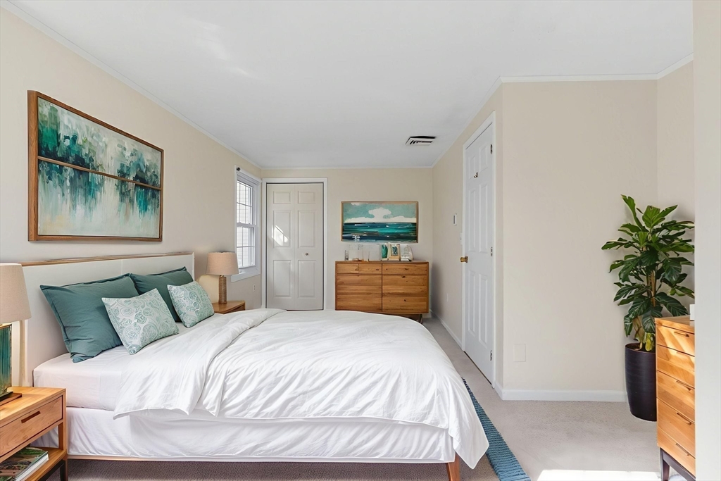 Medford, Massachusetts 02155, United States, 2 Bedrooms Bedrooms, ,2 BathroomsBathrooms,Residential,Contingent,211510