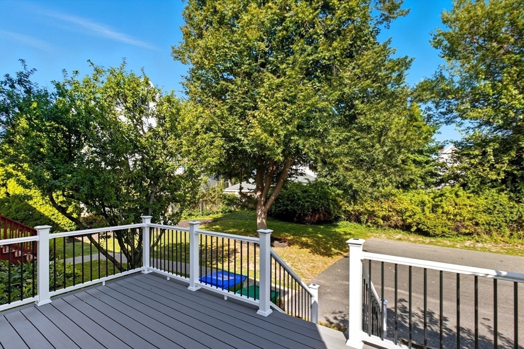 Medford, Massachusetts 02155, United States, 2 Bedrooms Bedrooms, ,2 BathroomsBathrooms,Residential,Contingent,211510