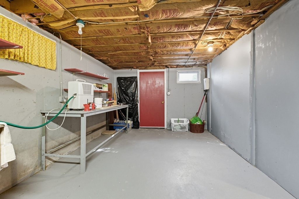 Medford, Massachusetts 02155, United States, 2 Bedrooms Bedrooms, ,2 BathroomsBathrooms,Residential,Contingent,211510