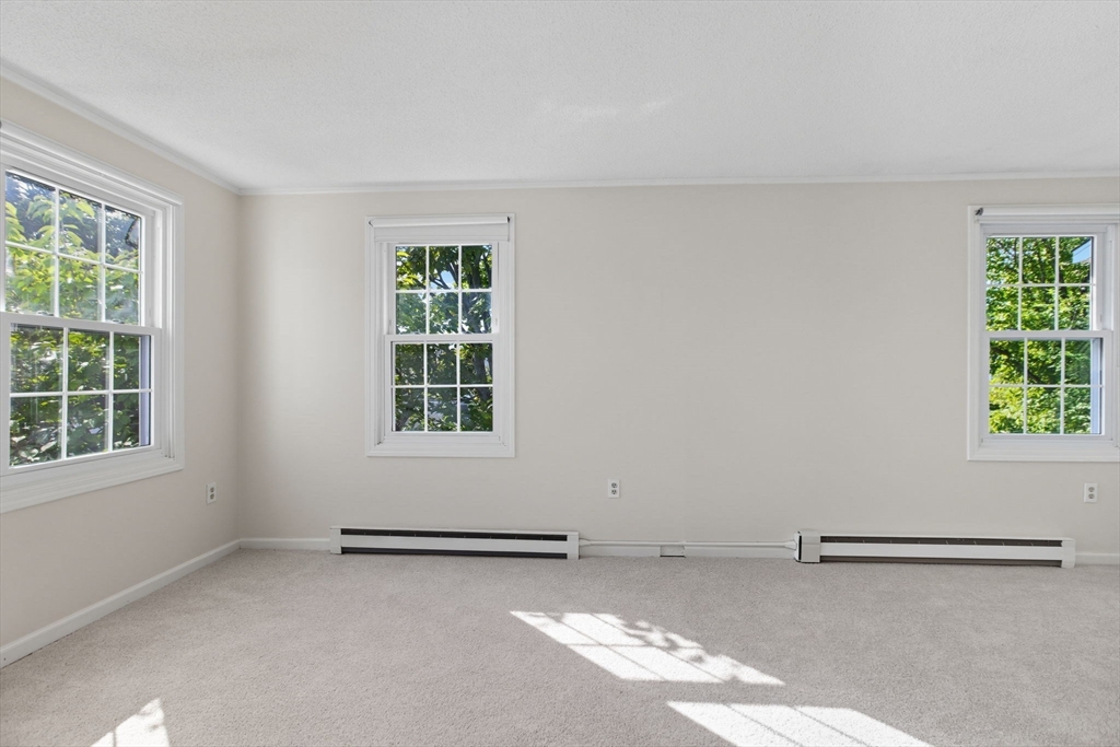 Medford, Massachusetts 02155, United States, 2 Bedrooms Bedrooms, ,2 BathroomsBathrooms,Residential,Contingent,211510