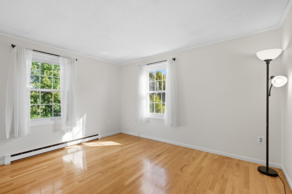 Medford, Massachusetts 02155, United States, 2 Bedrooms Bedrooms, ,2 BathroomsBathrooms,Residential,Contingent,211510