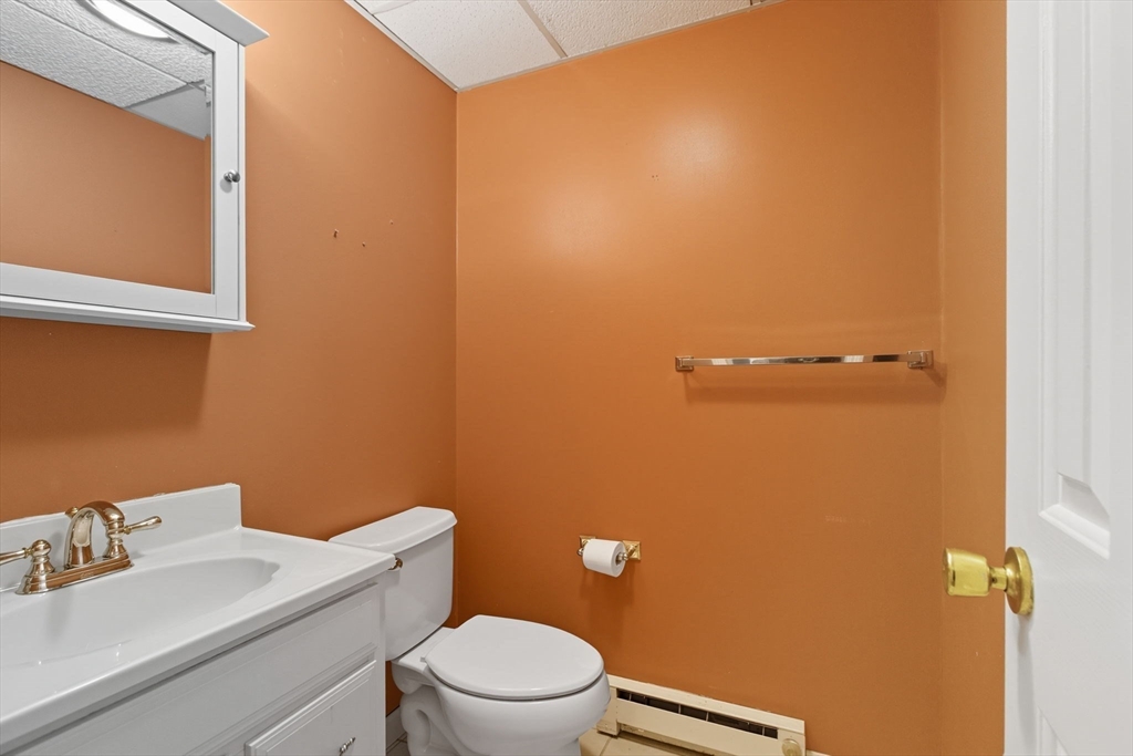 Medford, Massachusetts 02155, United States, 2 Bedrooms Bedrooms, ,2 BathroomsBathrooms,Residential,Contingent,211510