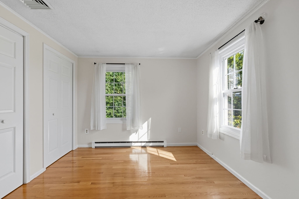 Medford, Massachusetts 02155, United States, 2 Bedrooms Bedrooms, ,2 BathroomsBathrooms,Residential,Contingent,211510