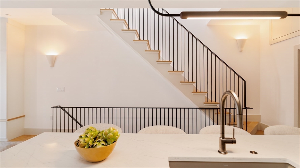 Boston, Massachusetts 02118, United States, 2 Bedrooms Bedrooms, ,3 BathroomsBathrooms,Residential,Active,215597