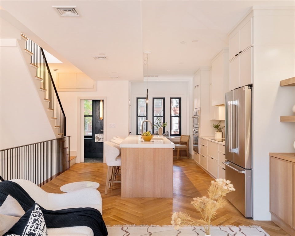 Boston, Massachusetts 02118, United States, 2 Bedrooms Bedrooms, ,3 BathroomsBathrooms,Residential,Active,215597