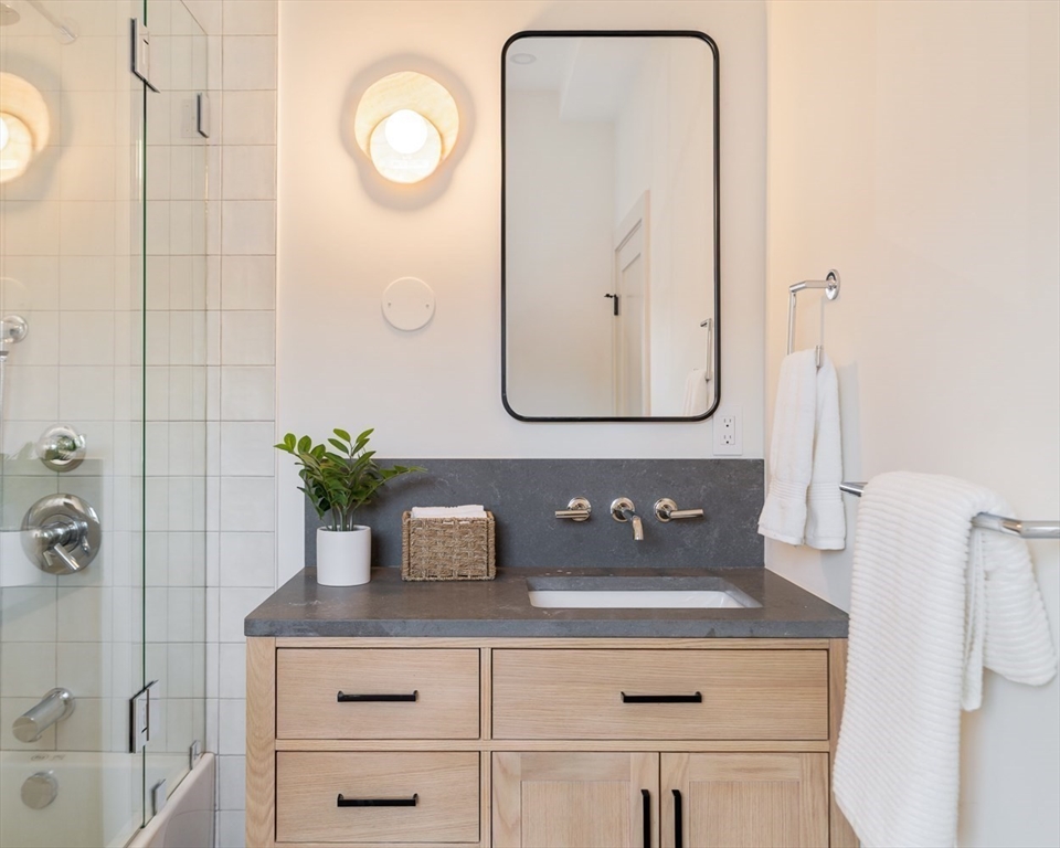 Boston, Massachusetts 02118, United States, 2 Bedrooms Bedrooms, ,3 BathroomsBathrooms,Residential,Active,215597