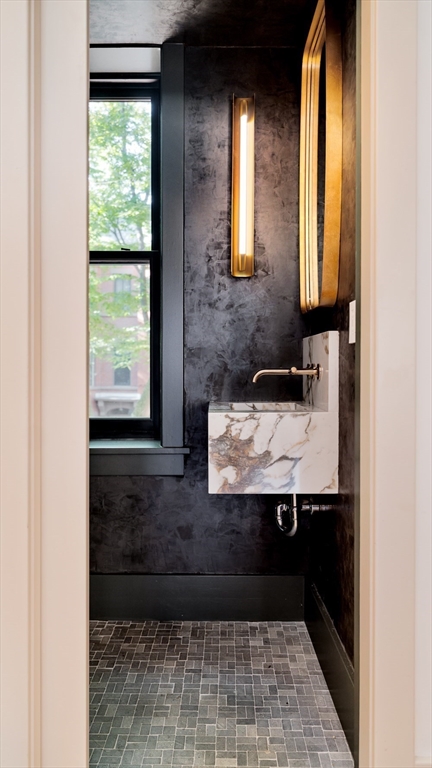 Boston, Massachusetts 02118, United States, 2 Bedrooms Bedrooms, ,3 BathroomsBathrooms,Residential,Active,215597