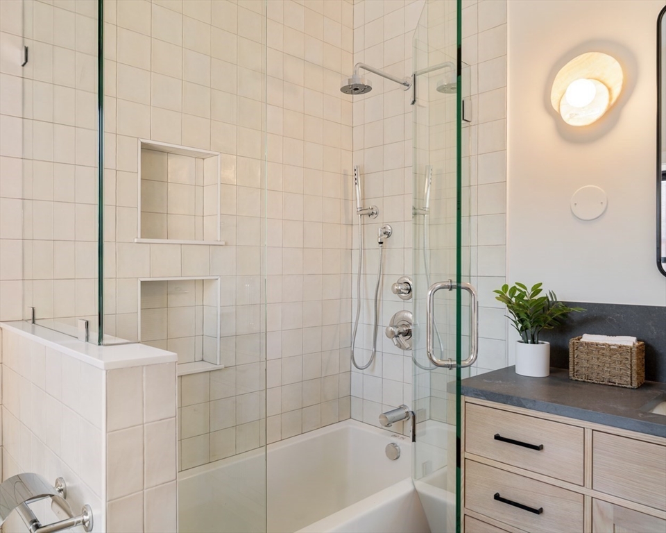 Boston, Massachusetts 02118, United States, 2 Bedrooms Bedrooms, ,3 BathroomsBathrooms,Residential,Active,215597