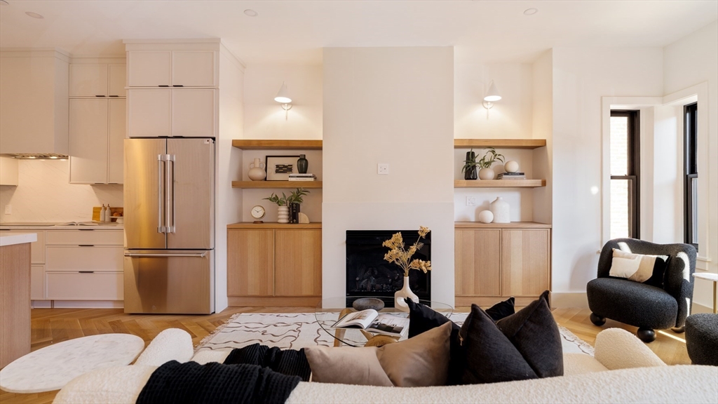 Boston, Massachusetts 02118, United States, 2 Bedrooms Bedrooms, ,3 BathroomsBathrooms,Residential,Active,215597