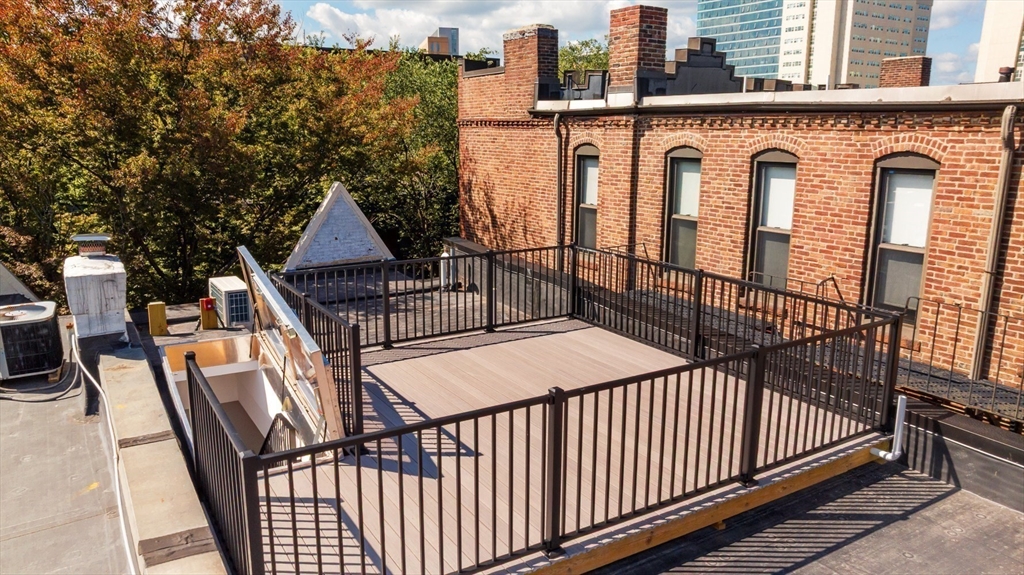 Boston, Massachusetts 02118, United States, 2 Bedrooms Bedrooms, ,3 BathroomsBathrooms,Residential,Active,215597