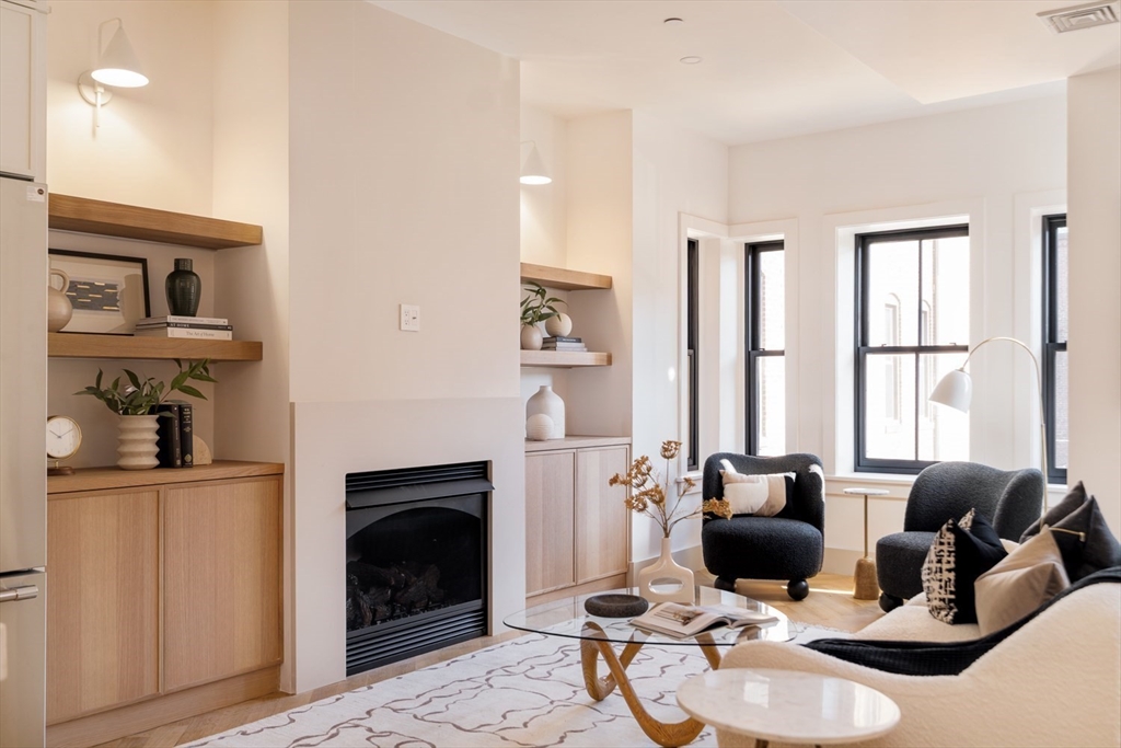 Boston, Massachusetts 02118, United States, 2 Bedrooms Bedrooms, ,3 BathroomsBathrooms,Residential,Active,215597