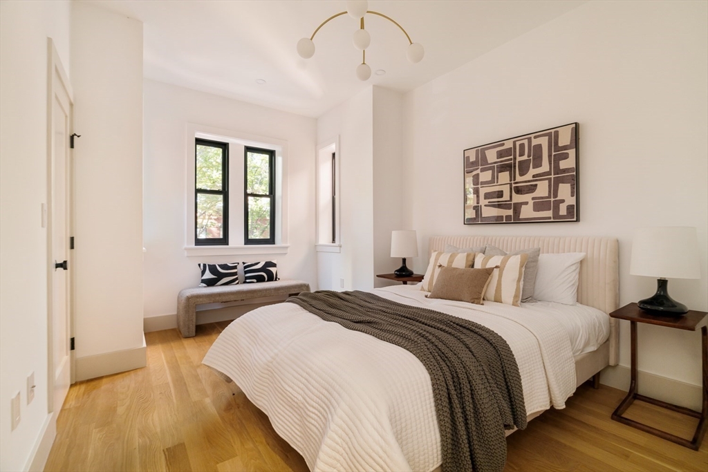 Boston, Massachusetts 02118, United States, 2 Bedrooms Bedrooms, ,3 BathroomsBathrooms,Residential,Active,215597