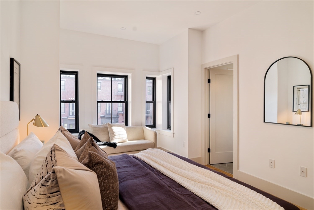 Boston, Massachusetts 02118, United States, 2 Bedrooms Bedrooms, ,3 BathroomsBathrooms,Residential,Active,215597