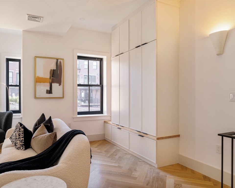 Boston, Massachusetts 02118, United States, 2 Bedrooms Bedrooms, ,3 BathroomsBathrooms,Residential,Active,215597