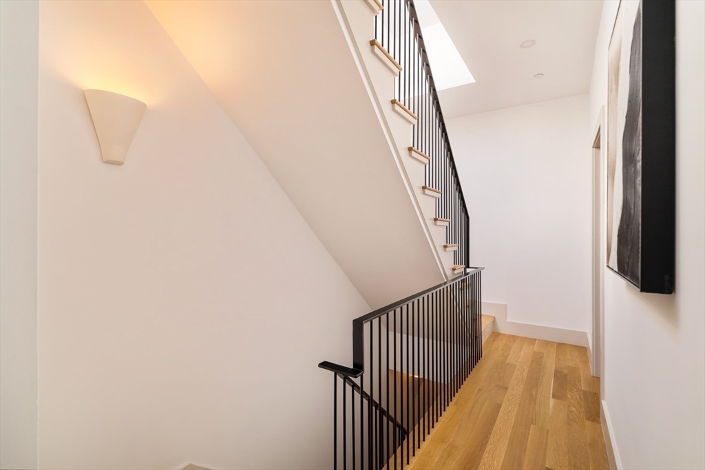 Boston, Massachusetts 02118, United States, 2 Bedrooms Bedrooms, ,3 BathroomsBathrooms,Residential,Active,215597