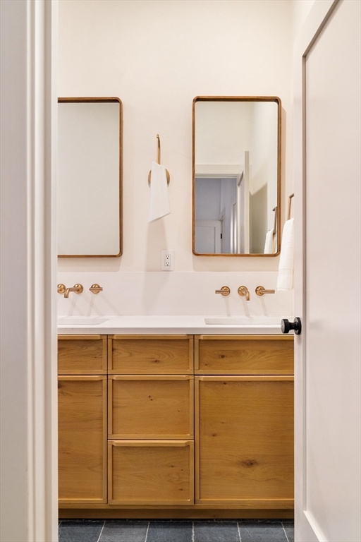 Boston, Massachusetts 02118, United States, 2 Bedrooms Bedrooms, ,3 BathroomsBathrooms,Residential,Active,215597