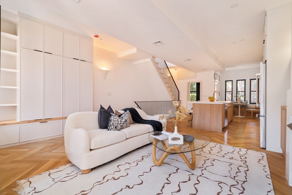 Boston, Massachusetts 02118, United States, 2 Bedrooms Bedrooms, ,3 BathroomsBathrooms,Residential,Active,215597