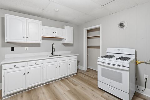 Photo of 168 Lunenburg St #3L, Fitchburg, MA 01420 (MLS # 73495509)