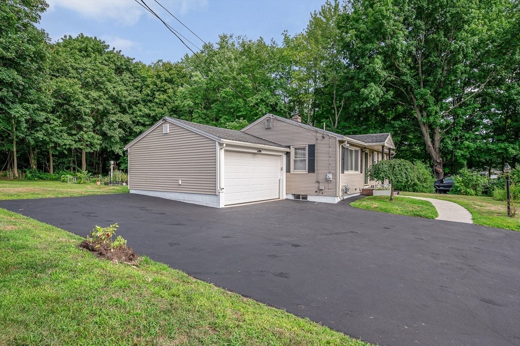 1295 Hildreth St, Dracut, MA Photo #25